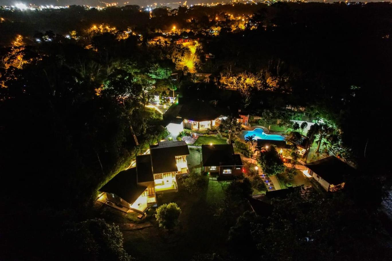 Terra Luna Lodge Тена Екстериор снимка